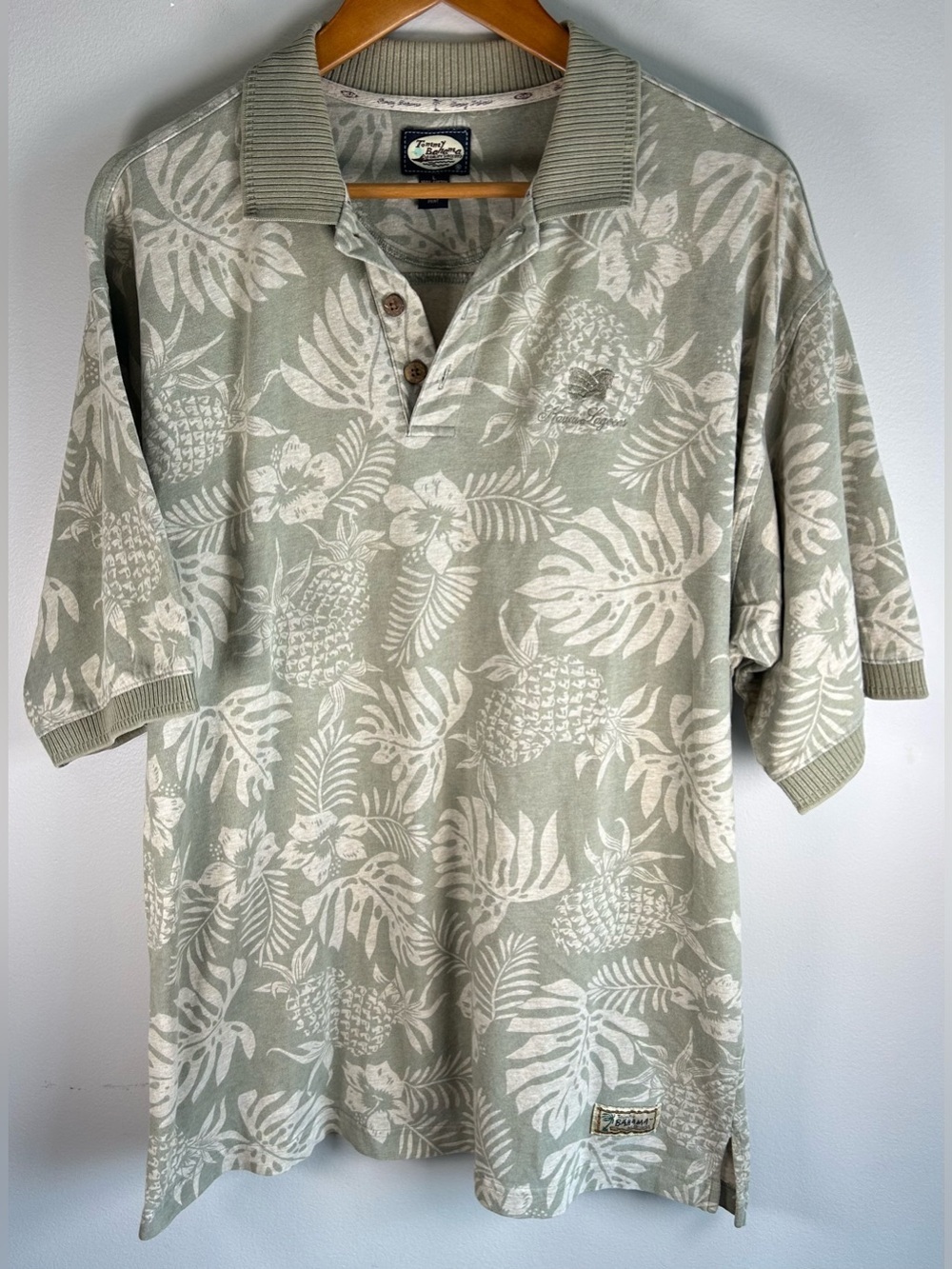 Vintage Tommy Bahama Mens Polo Shirt L Pineapple Floral Kauai Lagoons Golf Club
